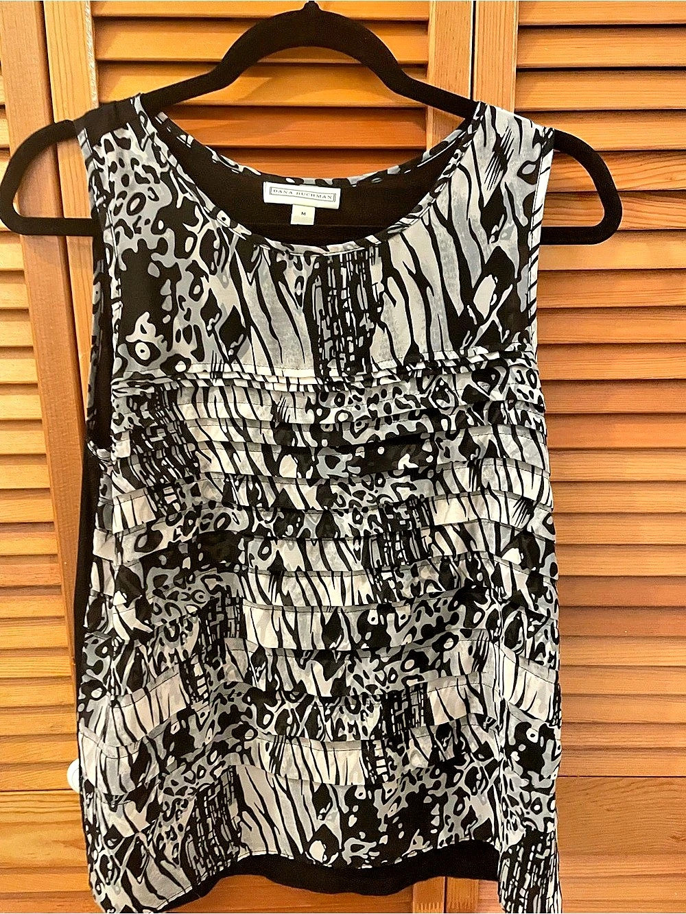 Dana Buchman Abstract Sleeveless Top in Black & White Size Medium